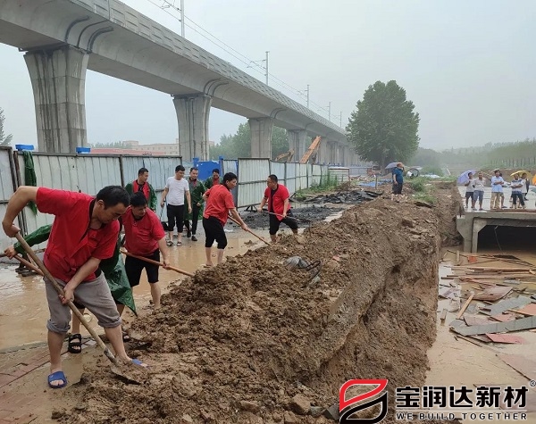 防汛小組自發前往疏通堵塞河道